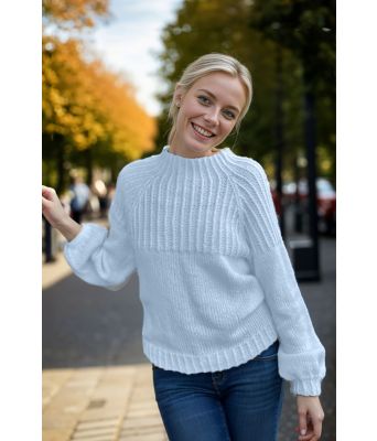Lyseblå Winona raglan sweater - Strikkia 2023-024-320A