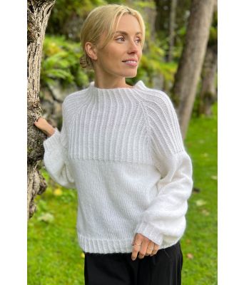 Winonas raglan sweater - Strikkia 2023-024