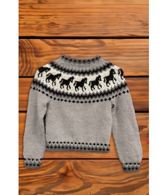 Perlegrå hestegenser til barn - Strikkia 2023-027-512515