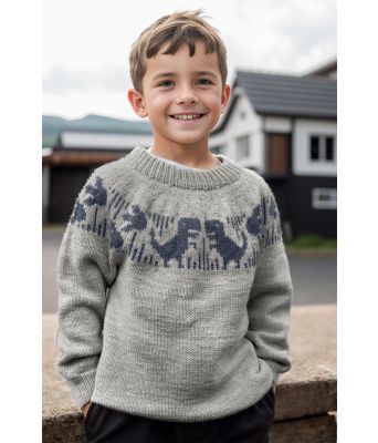 Dinosaurgenser grå med jeansblått mønster - Strikkia 2024-004-513527