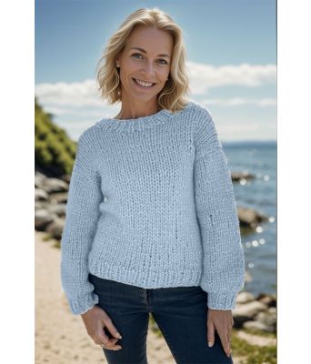 Lyseblå Scarlett sweater - Strikkia 2024-041-320A
