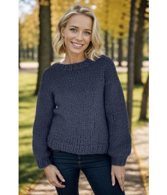 Jeansblå Scarlett sweater - Strikkia 2024-041-327A