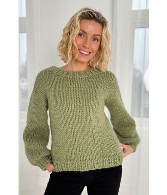 Scarlett sweater mosegrønn - Strikkia 2024-041-334