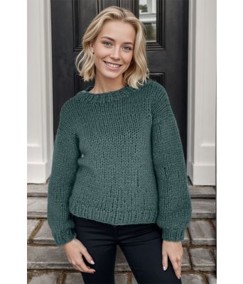 Scarlett sweater i petrolfarge - Strikkia 2024-041-338