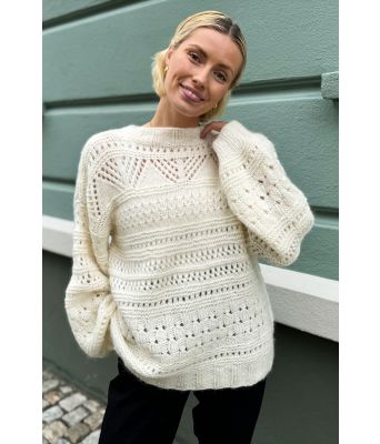 Whispering breeze - Strikkia 2024-044-300