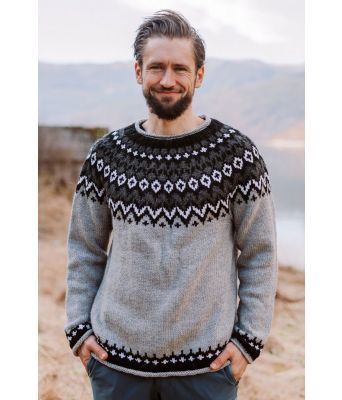 Lysegrå riddarigenser med mørkegrått mønster DN0009