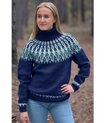 Marineblå Tusseladdgenser med blågrønt mønster - Linka Neumann design TLGSU-0001-3406B