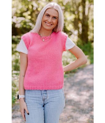 Veronikavesten med splitt i siden - Strikkia 2021-017