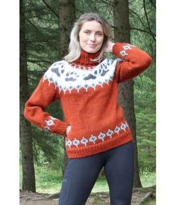 Rustrød villmarksgenser med grå poter - Linka Neumann design VGHG0006B