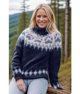 Marineblå villmarksgenser med lyseblått mønster - Linka Neumann design VGHG0058