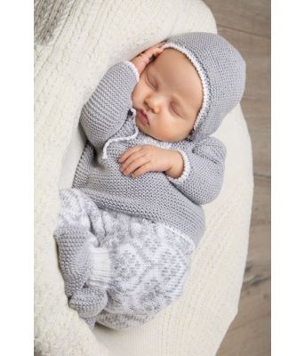 Flora hentesett med bukse, genser, lue og sokker - Viking 1608-1