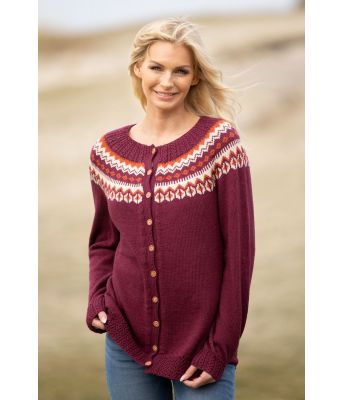 Rikke burgunder strikkejakke med mønster Kathrine Sørland - Viking 2011-12