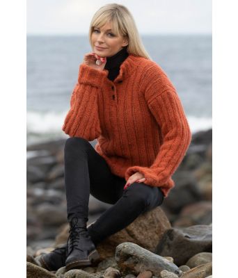 Oransje Trygg strikkegenser med knapper Kathrine Sørland - Viking 2036-1