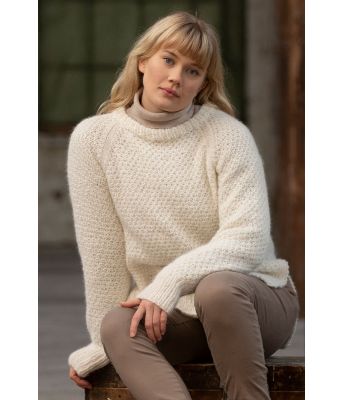 Vilhema strikkegenser med raglan - Viking 2206-03