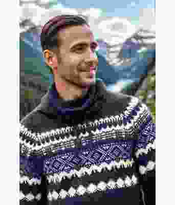 Koksfarget Carl genser med blått mønster - DLG 143-SU342734063400