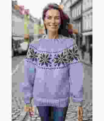 Lyseblå chunky stjernegenser med jeansblått mønster - Strikkia 2020-011-320327