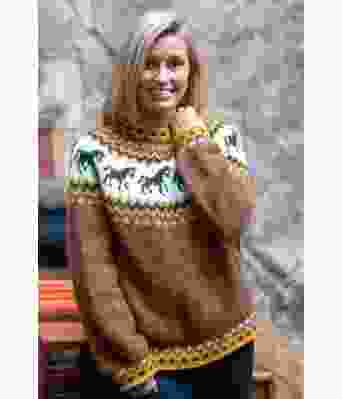 Lysebrun hestegenser - Strikkia 2021-035-309