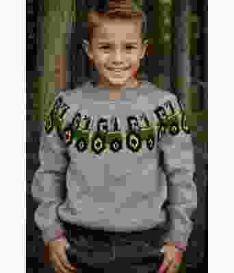 Grå traktorgenser med grønn og gul traktor - Strikkia 2024-012-SR513550533545