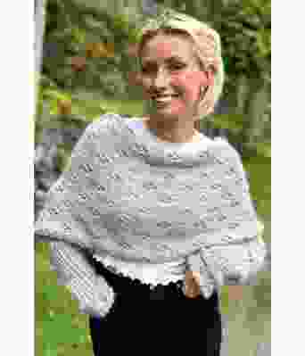 Eyelet sweaterscarf i grått - Strikkia 2024-035-313