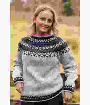 Askegrå riddarigenser med lapisblått mønster - Istex 91002