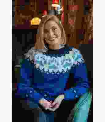 Blå villmarksgenser med blått mønster - Linka Neumann design VGHG0002