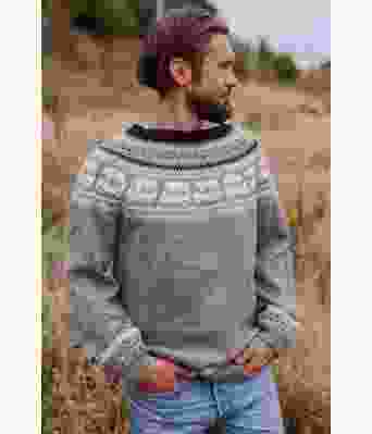 Bobilgenseren strikket genser med bobil mønster - Strikkia 2020-016B