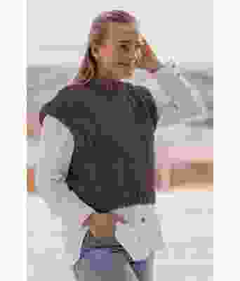 Brun Weekend Waves strikket bølgevest  - Strikkia 2022-001D