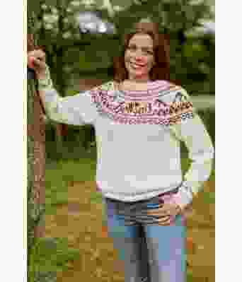 Naturhvit Fjellgeit genser med brunt og beige mønster - DLG 22-005C