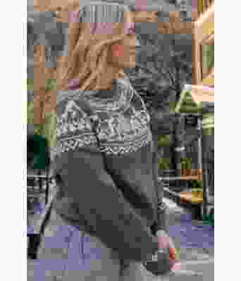 Jeansblå Fjellgeitgenser med rosa mønster - DLG 22-005S