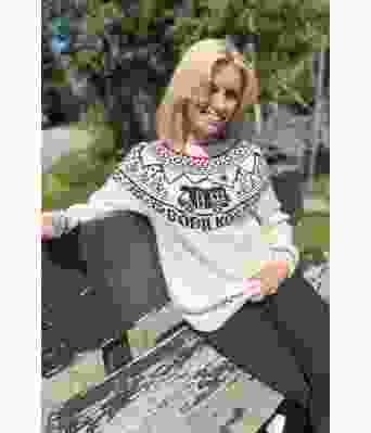 Naturhvit Bobilkos genser med blått og rødt mønster - DLG 23-010-502A