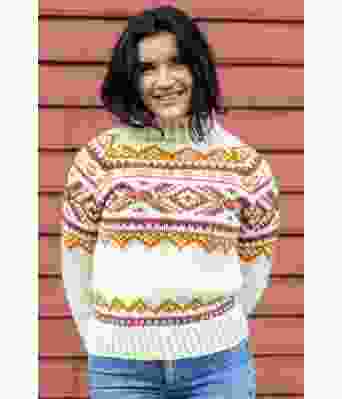 Chunky Iris genser med brunt og oker mønster - DLG 23-038B