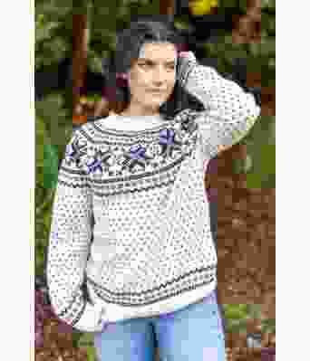 Naturhvit Tydalsgenser med svart mønster - DLG 24-001-34003401