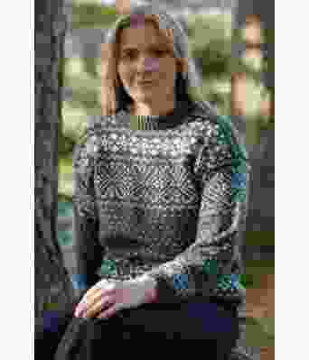 Armygrønn Vangsgenser med naturhvitt mønster - DLG 24-010-34893402