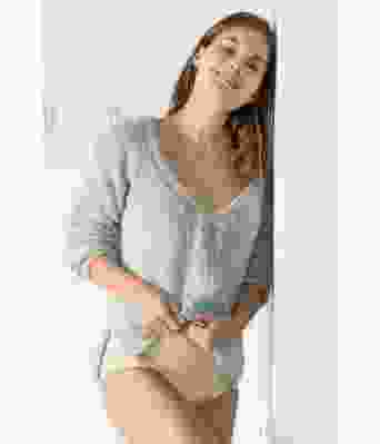 Selma strikket genser med dyp utringning / v-hals i flettestrikk - DSA 46-06A