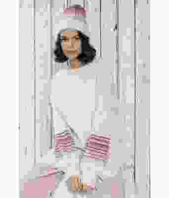 Hvit Fiona genser i lang utgave med lue - DSA 75-06