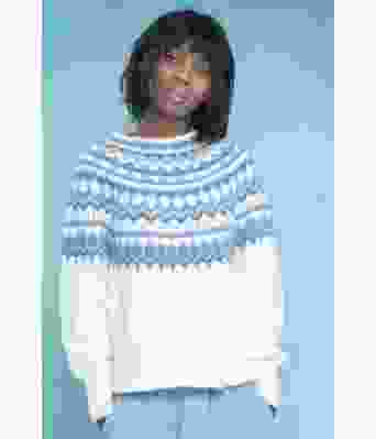 Hvit Gulla genser med blått mønster - DSA 76-13