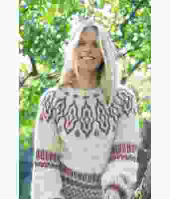 Hvit Joanna genser med rosarødt mønster - DSA 80-10