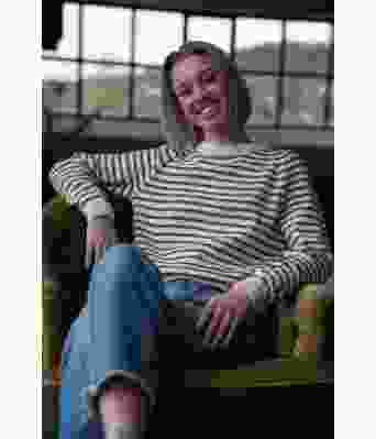 Hvit Noori genser med grønne striper - DSA 99-03