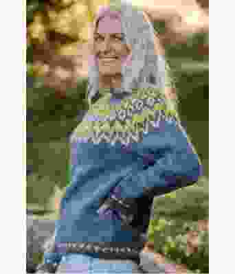 Fjordblå riddarigenser med vårgrønt mønster - LL0061