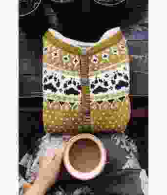 Fjordfolk kofte med oker bunnfarge - Linka Neumann LN0003A