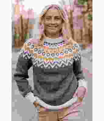 Grå riddarigenser med gult mønster DN0011