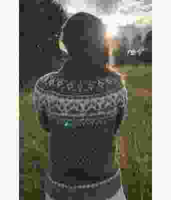 Grønn Fjordfolkgenser med rundfelling - Linka Neumann LN0005A