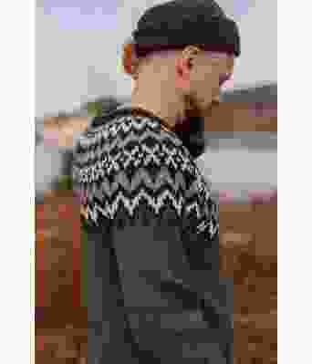 Grønn Islandur islandsgenser med grått mønster Strikkia 2022-014E