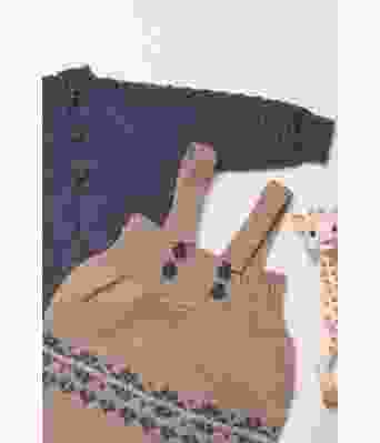 Helle strikket jakke og kortbukse til baby - Viking 1802-07