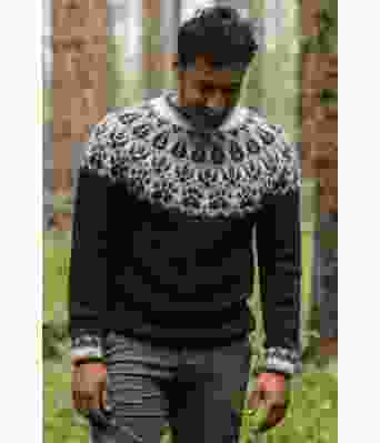 Slóðir grå islandsk strikkegenser til herre med dyrespor - Jarbo 92431