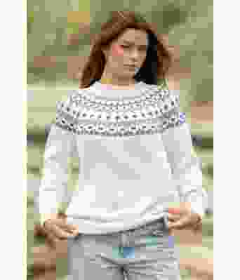 Nelie genser i hvit med mosegrønn  jeansblå og marine mønster - Viking 2423-06--AS500-AS532-AS527-AS26