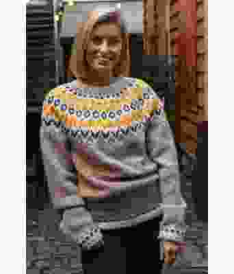 Beige riddarigenser med blått/gult mønster - LL0043