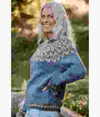 Fjordblå riddarigenser med luftblått mønster - LL0057