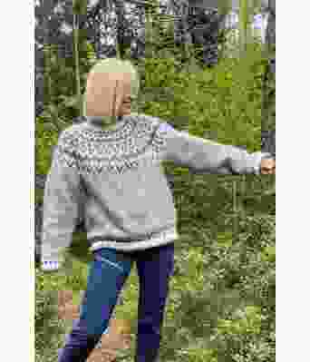 Askegrå riddarigenser med grått og himmelblått mønster - LL0063