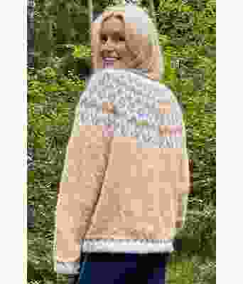 Stråfarget riddarigenser med luftblått mønster - LL0067